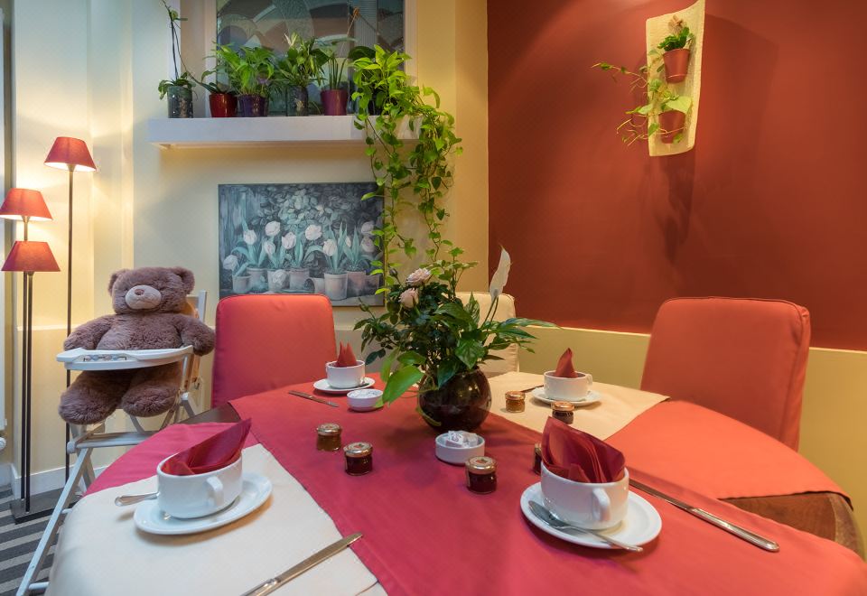 Virgina Hotel의 아늑한 바 공간