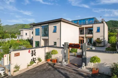 JieLu B&B Hotels near Courtyard of Family Wang
