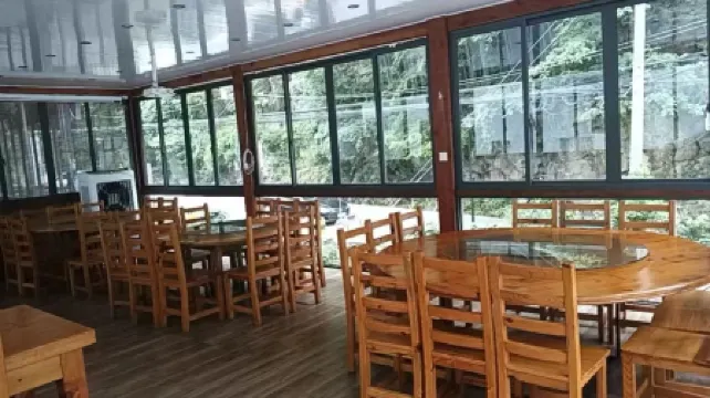 qing yuan yuan she Отели рядом с достопримечательностью «Tianlongjiupu»