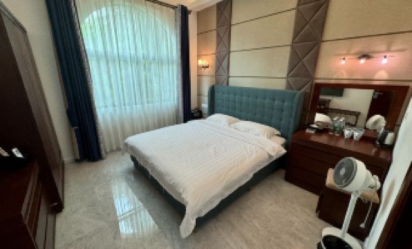 Aiqinhai Theme Hostel