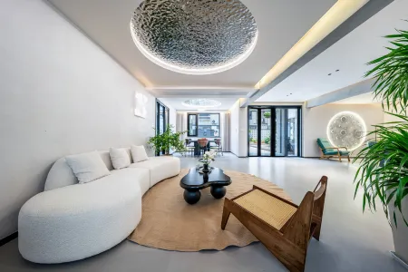 Anji Qianxi Homestay Отели рядом с достопримечательностью «Anji Library»