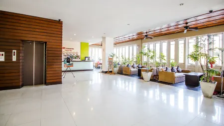 B2 Premier Hotel & Resort Отели рядом с достопримечательностью «Faculty of Veterinary Medicine Chiang Mai University»