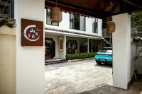 Jingdezhen Mountain has wooden B&B - Jacuzzi