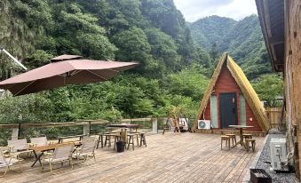 Ximoshanji Shared Courtyard