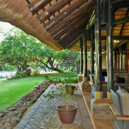 Bakubung Bush Lodge Отели рядом с достопримечательностью «amphitheatre»