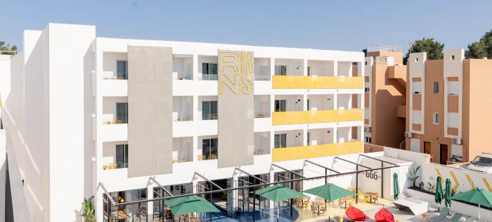 Ryans Lolas Ibiza Hotels in Ibiza