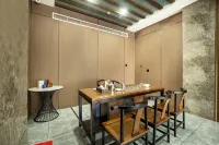 White Horse Hotel Hotels in Hua County