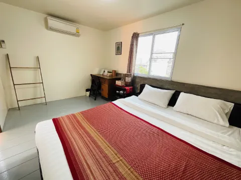 ห้องพักเตียงคิงไซส์พร้อมวิวภูเขา (แชร์ห้องน้ำ)