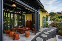 Shuangyu Homestay (Mangshi Yi Nationality Ancient Town)