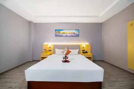 Xingning Yaduo | Light Luxury Tea Art Cinema Design Hotel (Xingning People's Hospital Branch) Отели рядом с достопримечательностью «Guangdong Shenguangshan Forest Park»