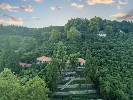 Linshu Hotel (Yinshan Street Transfer Store in Moganshan Scenic Area) Отели рядом с достопримечательностью «Baiyun Mountain Pavilion»