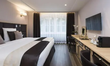 Hôtel Bristol Genève Отели рядом с достопримечательностью «Pointe de la Jonction»