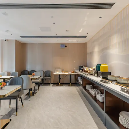 Elong Anyun Hotel (Hefei Huaihe Road Pedestrian Street Sanxiaokou Subway Station)