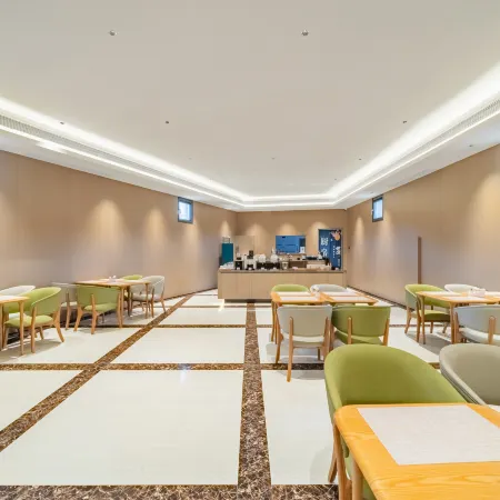 Homeinn Selected Hotel (Ningde Station Hongxing Meikailong)