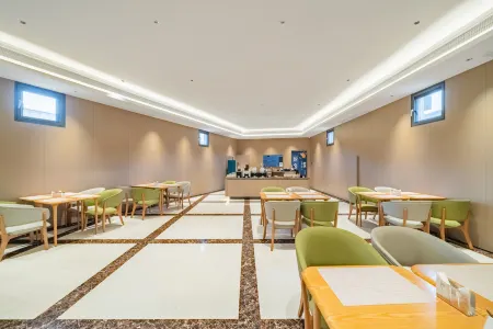 Homeinn Selected Hotel (Ningde Station Hongxing Meikailong) Отели рядом с достопримечательностью «Ningde Normal University»