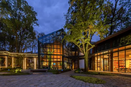 Jiujiang Lushan Tongyuan Inn Yunjing Hotel (Lushan Scenic Area South Gate Branch) Отели рядом с достопримечательностью «Shimen Mountain Stream»