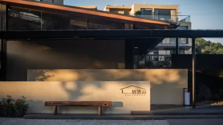 Sanya Qinanshan Homestay (Nanshan Temple Yazhou Bay Science and Technology City) Отели рядом с достопримечательностью «Даосский парк Небесные гроты»