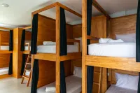 Coco & Pineapple Pants Hostel - Capsule Hotels