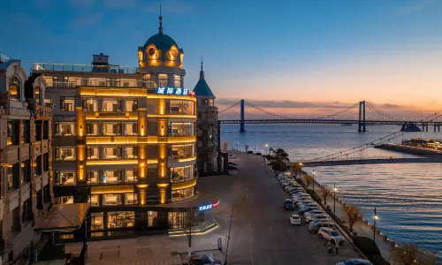 IntercityHotel Dalian Xinghai Square