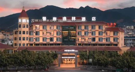 Doubletree Jingan Hotel (Shuangjiang County People's Government Branch) Отели рядом с достопримечательностью «White Elephant Temple»