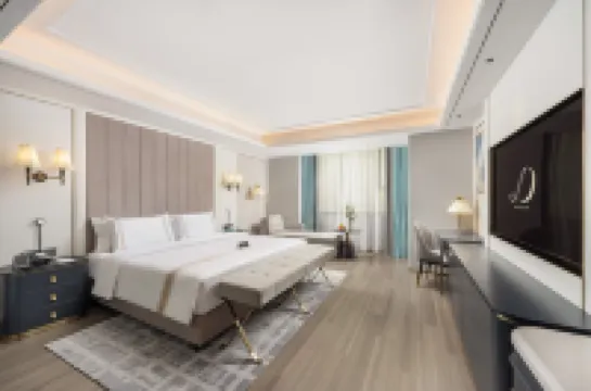 Chaozhou Town People's Square XANA Deluxe Hotel