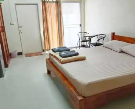 ห้องดีลักซ์ เตียงใหญ่ 1 เตียง