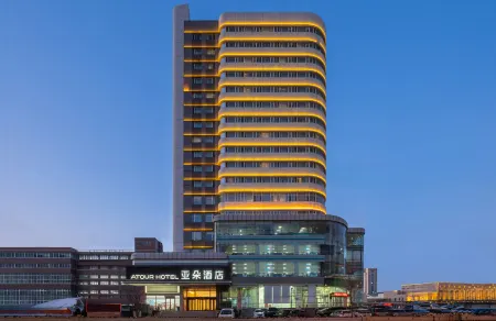 Atour Hotel Dalian Railway Station Qingniwa Bridge Subway Station Отели рядом с достопримечательностью «Xinghai Square Recreation Ground»