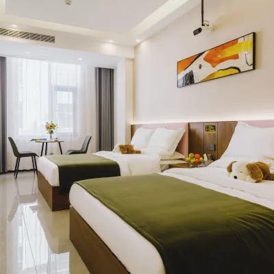 Jiayi Express Hotel (Qujing Bund Wanda Plaza) Hotels near Qujing Normal University