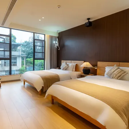 Yuncijian Private Hot Spring Homestay (Emeishan Baoguo Temple Tourist Center)