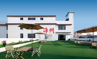 Cloud Holiday Hotel (Zhangzhou Changtai Hello Plaza Store)