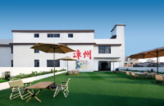 Cloud Holiday Hotel (Zhangzhou Changtai Hello Plaza Store)