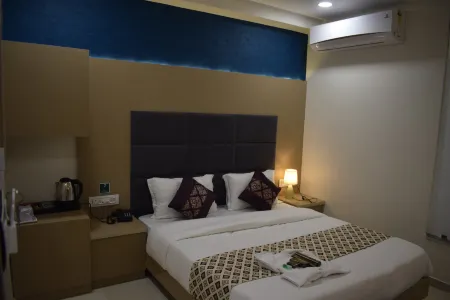 HOTEL ROYAL SQUARE Отели рядом с достопримечательностью «The Adalaj Stepwell»