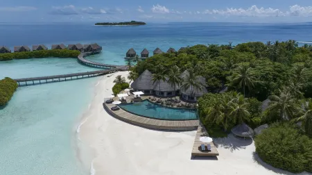 Milaidhoo Maldives Отели в г. Hirundoo