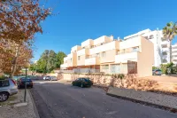 Comfortable Duplex Apartment with 2 bedrooms & 2 terrace 200 m away from the ocean Hotel di Porches