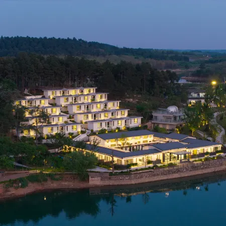 Floral Hotel·Yishan Riverside Homestay (Maoshan Oriental Salt Lake City Branch)
