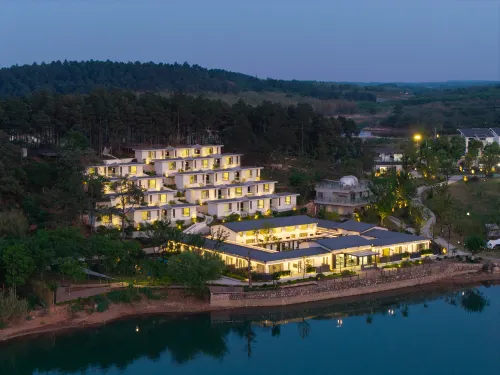 Floral Hotel·Yishan Riverside Homestay (Maoshan Oriental Salt Lake City Branch) - Mountain view
