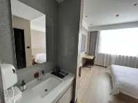 Manting Youyue Hotel (Datang Food Street) Hotels near DaTang MeiShiJie