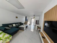 Baishun Holiday Hotel - parking