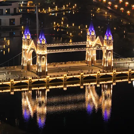 Burqin Xinlu Songguo Hotel (County Government Kanas Tower Bridge)