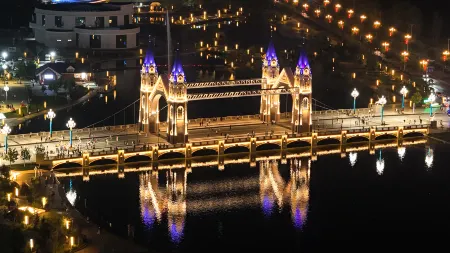 Burqin Xinlu Songguo Hotel (County Government Kanas Tower Bridge) Отели рядом с достопримечательностью «Cenial Folk Customs Park»