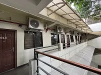 Franca Arcade near Quezon City Circle Hotel dekat Stasiun MRT Kamuning