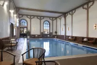Hotel Royer Urbana Champaign, Tapestry Collection by Hilton - Swimmingpools