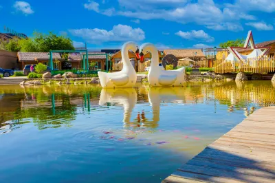 Tekes Swan Inn (Bagua City Center Taiji Altar)
