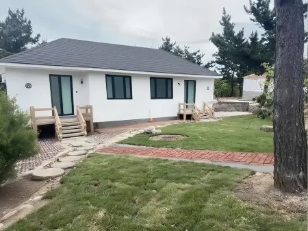 WhisperPeak · Secret WildLuxe Courtyard