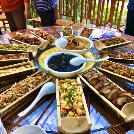 Zhuyuan Hotel (Tuolongxia Ecological Tourism Scenic Area)