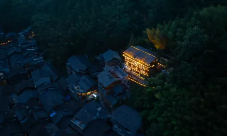 Gaojian Zhaiding Homestay (Zhaoxing Dong Village) Отели рядом с достопримечательностью «Tang An Dong Village»