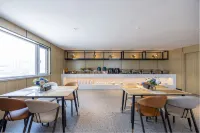 Yicheng Hotel (Ancient City of Kashgar Ethnic Specialty Food Street)