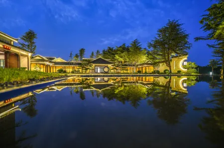 Huanghai Hotel Отели рядом с достопримечательностью «Wenjing College Yantai University»