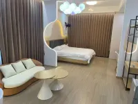 Xinxin Homestay (Yifeng Shidai Square)