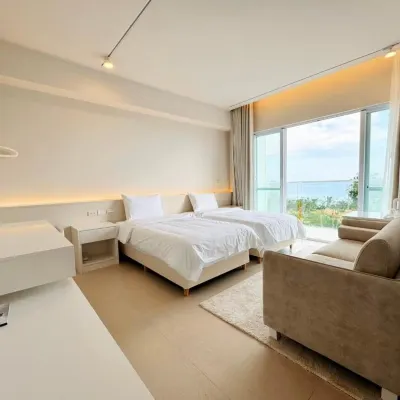 Treasure white Hotels near Old Donghe Bridge